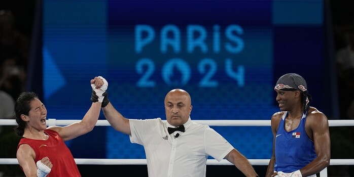 上港队客场对阵柔佛，面临阵容不整、实力不足的挑战，目标为平局。