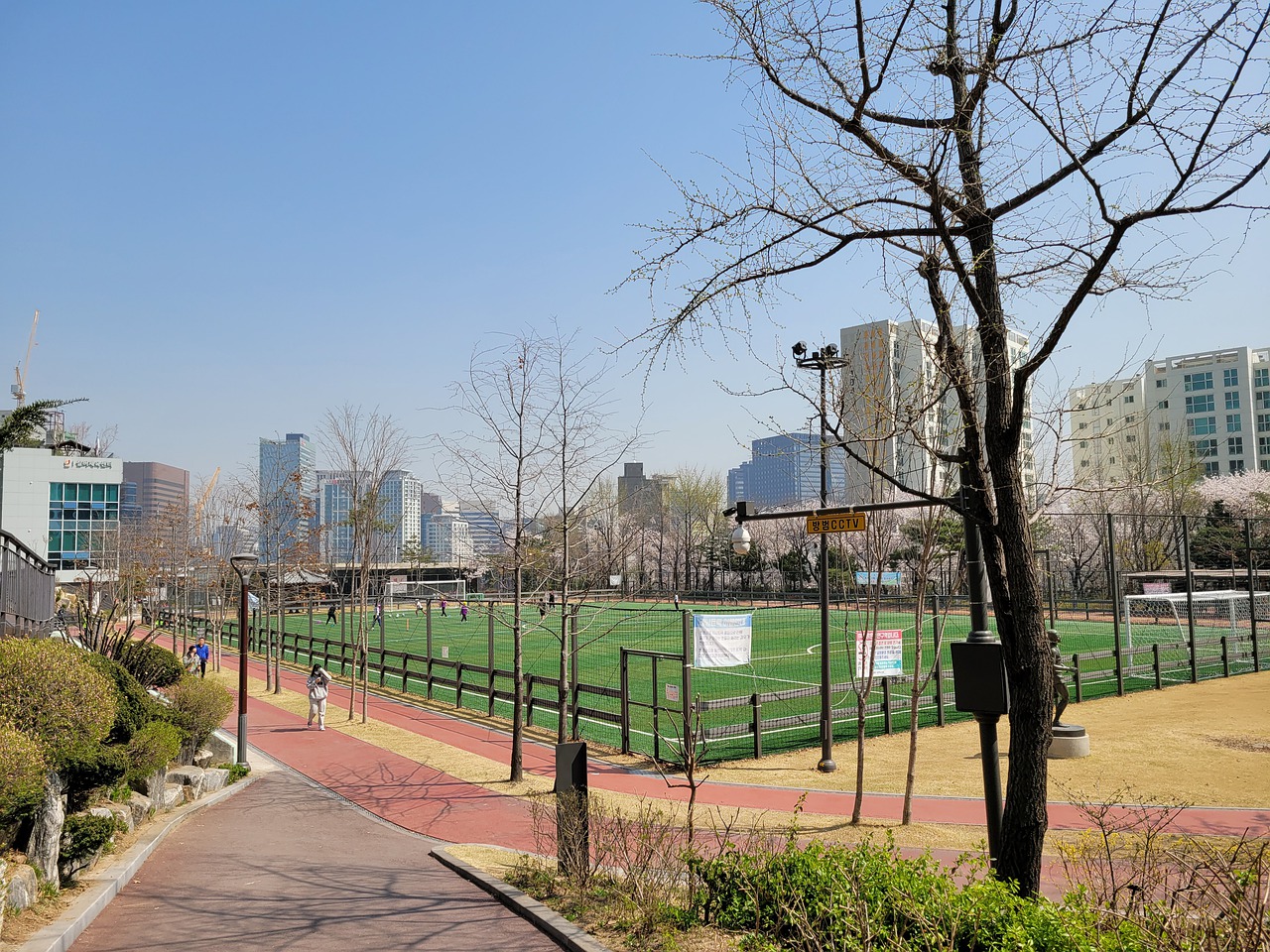 本世纪五大联赛参与百球最快TOP10：C罗70场第1，苏牙71场第2