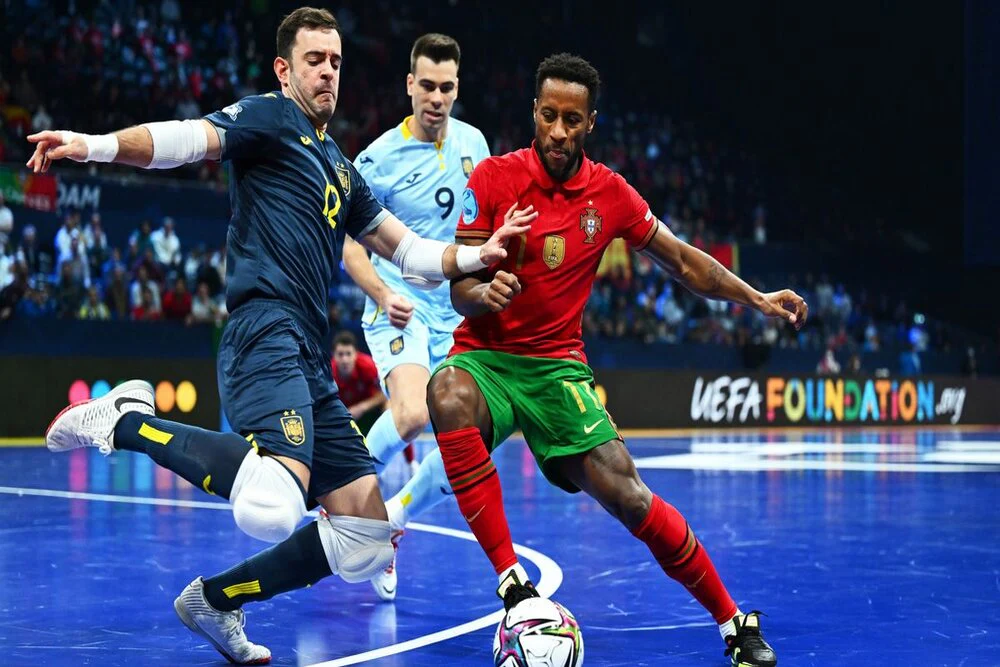 官方：尤文图斯与20岁前锋塞里涅-德梅续约至2028年