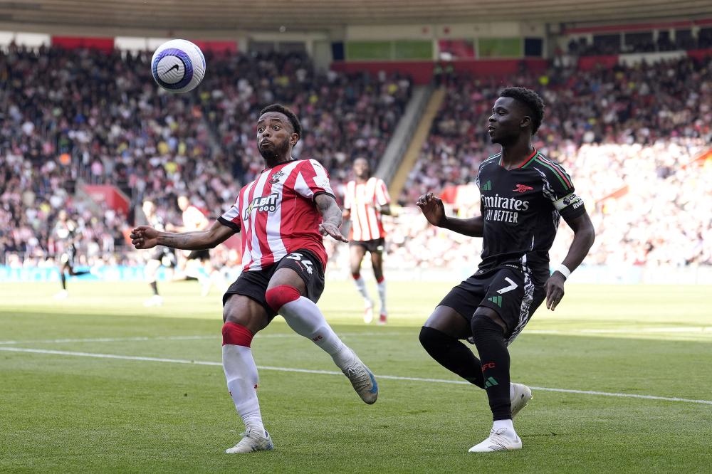 范戴克第72次以队长身份代表荷兰队出场，超越德波尔队史第一